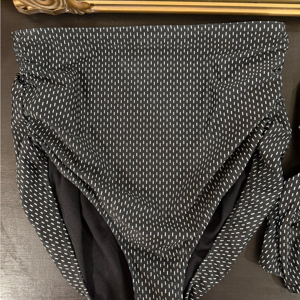 High-Neck Black & White Patterned Bikini Set - Picture 3 of 4